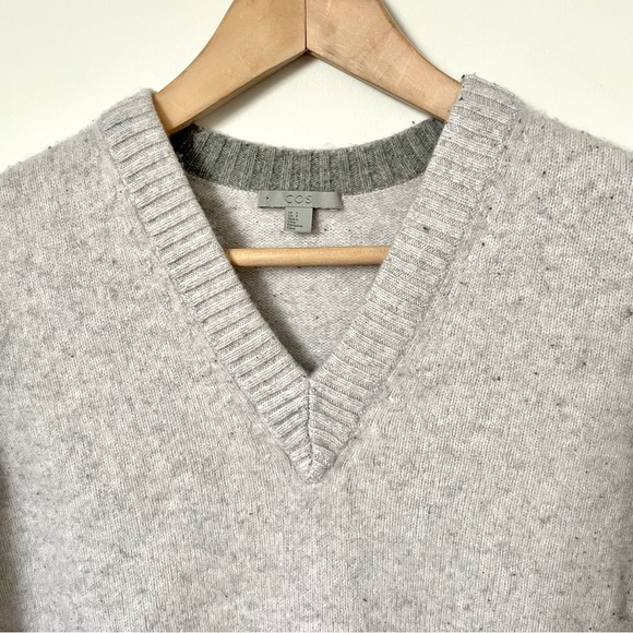 COS Cashmere V Neck Sweater - Picture 3 of 6